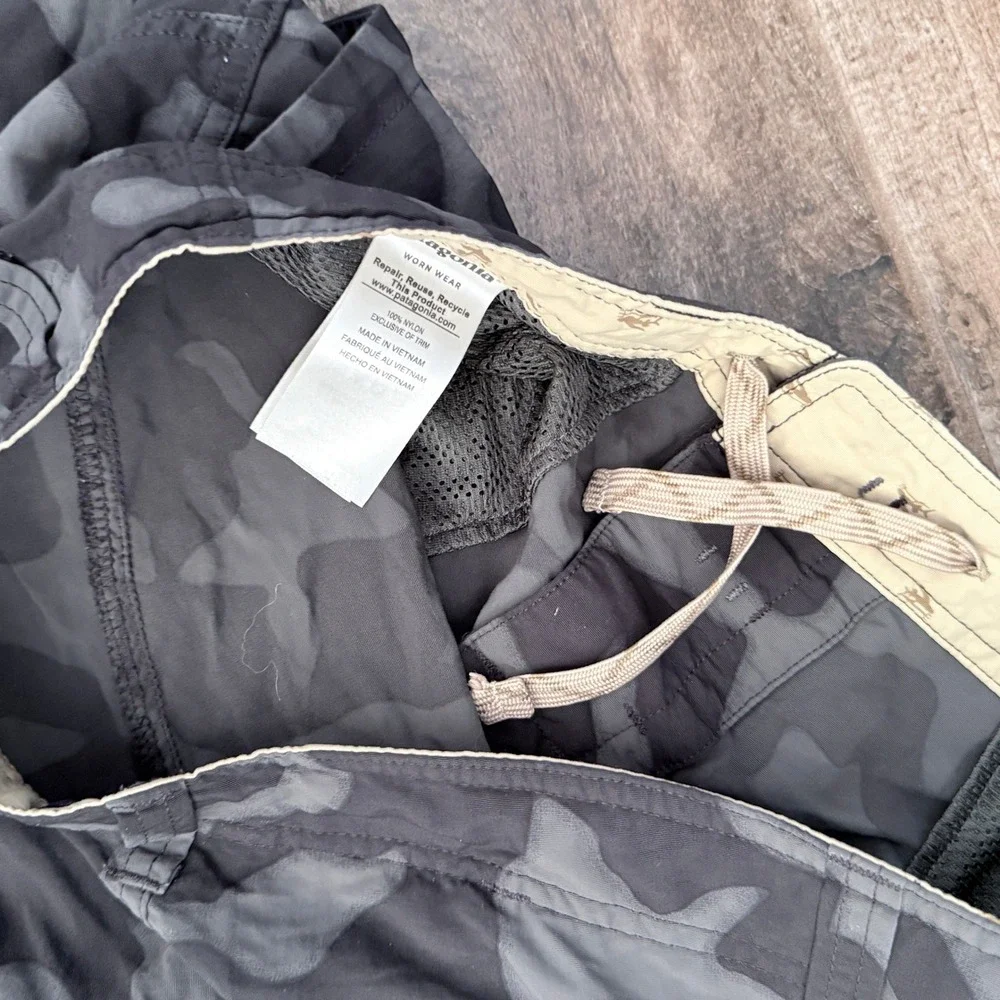 Patagonia Mens All-Wear Camo Print 10" Cargo Shorts, Black Gray, 31 - Picture 8 of 11